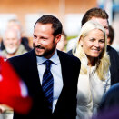 Crown Prince Haakon and Crown Princess Mette-Marit in Grimstad (Photo: Gorm Kallestad / Scanpix)